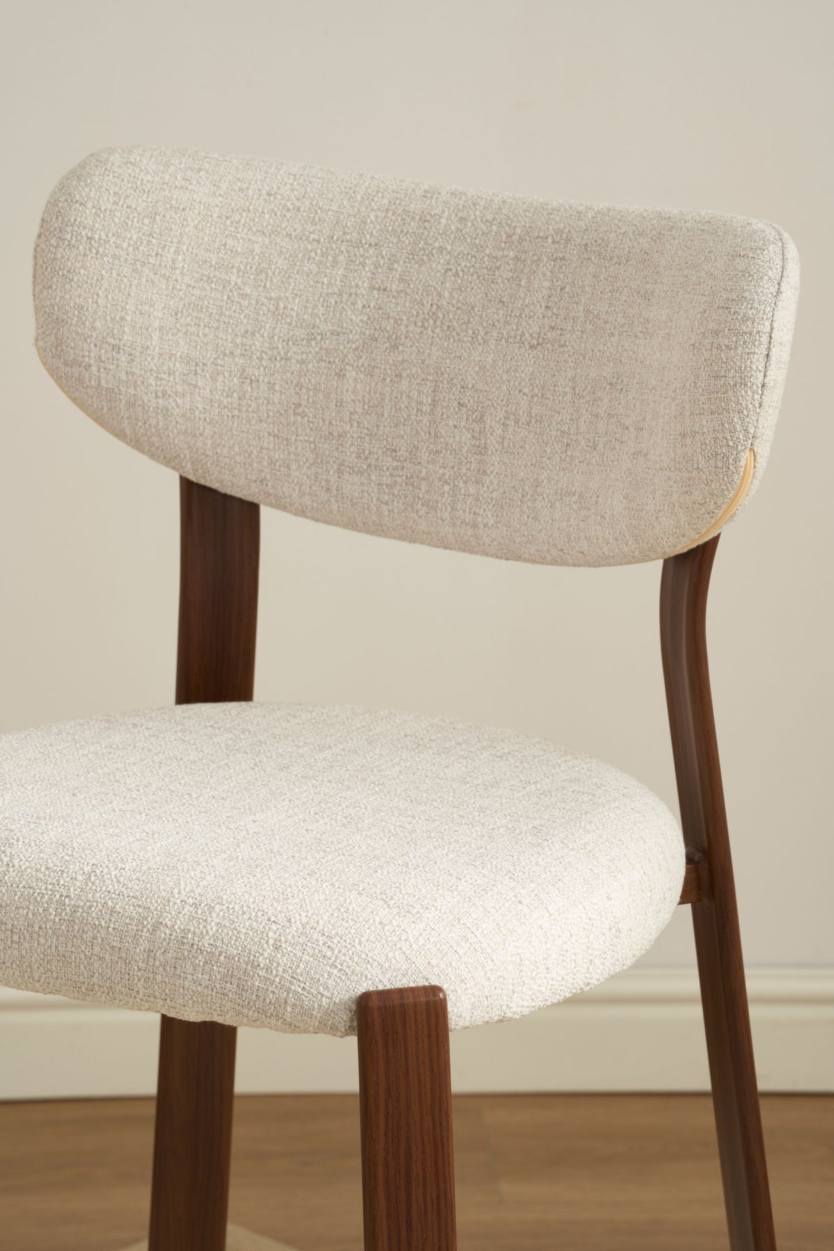 Jane Barstol - Beige - Valnød-look