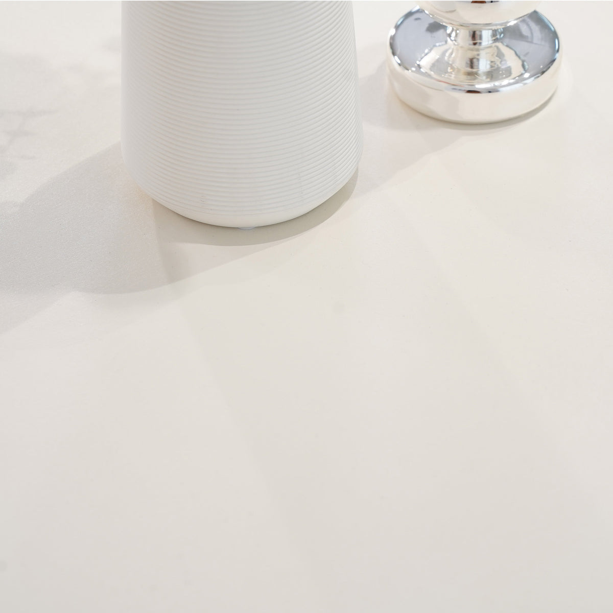Lima rundt spisebord microcement